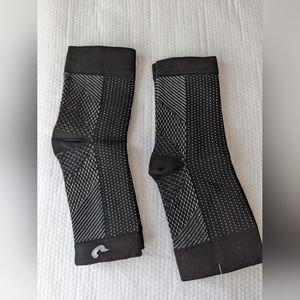 Compression Socks Plantar Fasciitis for Women Men 15-20 mmHg Athletic Sock Arch.